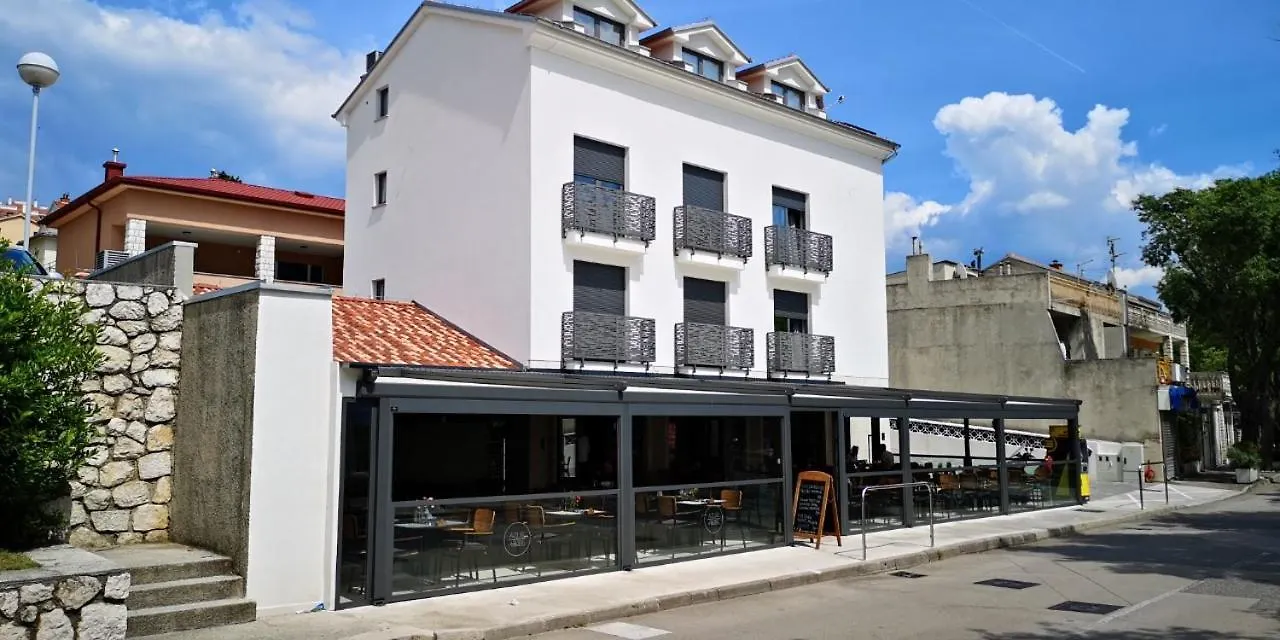 Azur Bed & Breakfast Novi Vinodolski 0*,  Croatia